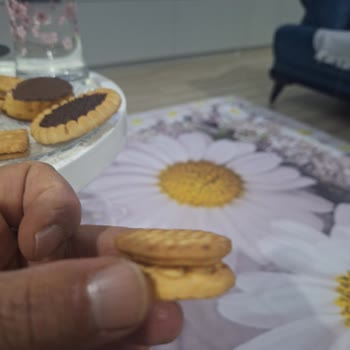 Ülker Kremalı Bisküvilerde Ters Üretim Hatası Ve Açıklama Talebi