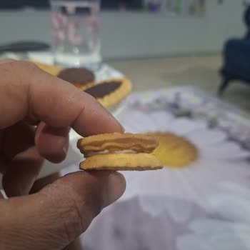 Ülker Kremalı Bisküvilerde Ters Üretim Hatası Ve Açıklama Talebi