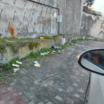 Altınkum Caddesi Ve Okul Çevresinde Temizlik İhmali Rutin Hizmet İstiyoruz