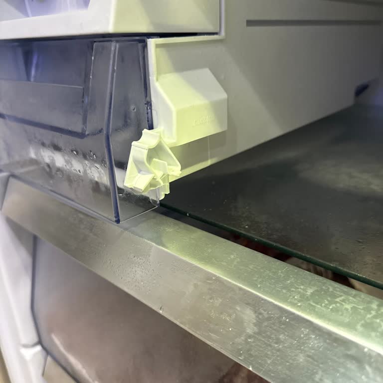 Beko Prosmart Buzdolabının Kapak Plastik Parçası Kısa Sürede Kırıldı