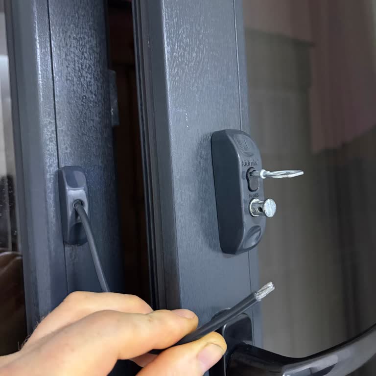 Kidmix Pencere Çocuk Emniyet Kilidi Koptu: Güvenlik Endişesi Yaratıyor