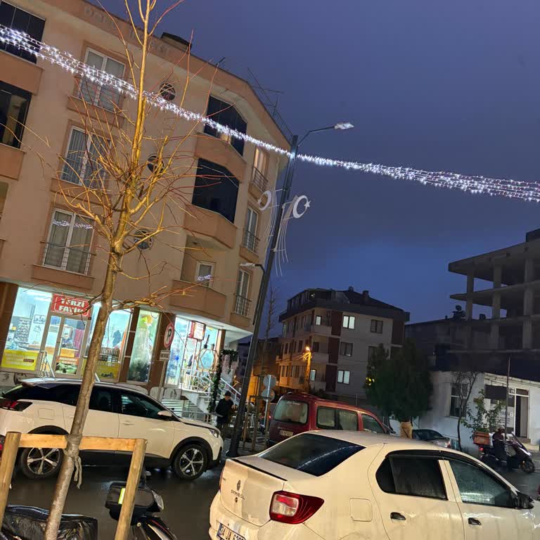 Sancaktepe'de Arızalı Elektrik Direği Uzun Süre Giderilmedi