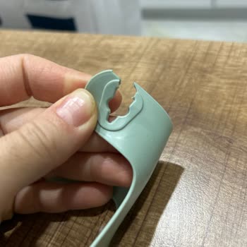 Oioi Mama Önlüğünde Boyun Bağlantısı Kırıldı Ve Toka Çatladı