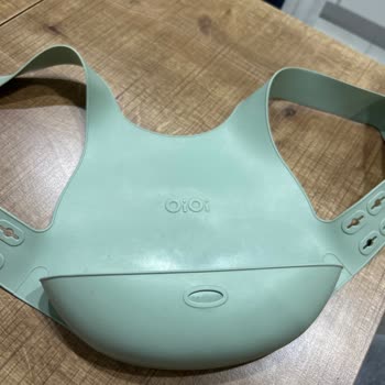 Oioi Mama Önlüğünde Boyun Bağlantısı Kırıldı Ve Toka Çatladı