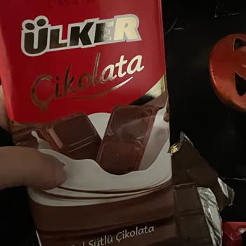 Ülker Çikolatasındaki Beyaz Lekeler Ve Bozuk Koku Yiyeme Engelledi