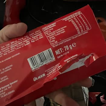 Ülker Çikolatasındaki Beyaz Lekeler Ve Bozuk Koku Yiyeme Engelledi