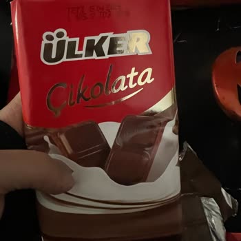 Ülker Çikolatasındaki Beyaz Lekeler Ve Bozuk Koku Yiyeme Engelledi