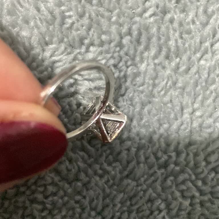 Blue Diamond Kalitesiz Tektaş Ve Saygısız Mağaza Tutumu!