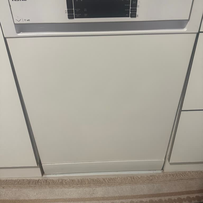 Garanti Kapsamındaki Bulaşık Makinesinde Kırık Parçalar, Temizlik Sorunu Ve Servis İhmali