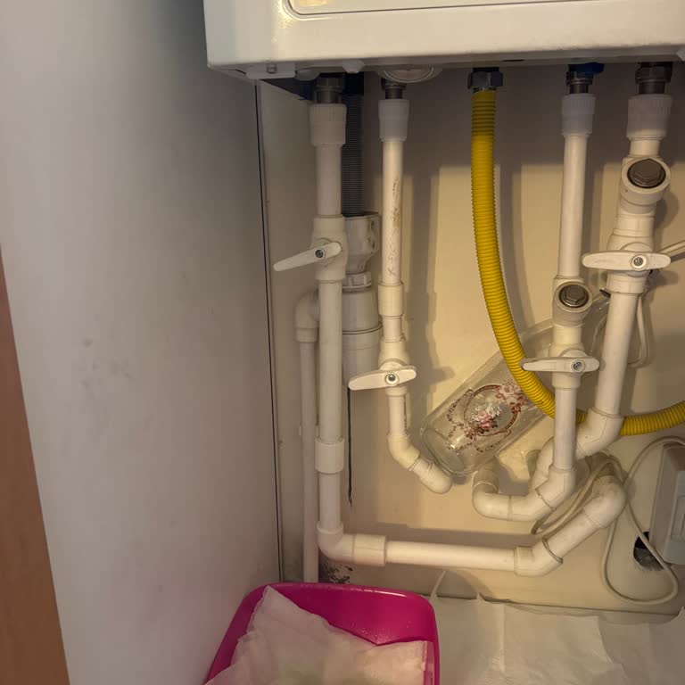 Vaillant Ecotec Kombimde Basınç Artışı Ve Su Sızıntısı, Acil Servis Gerekiyor