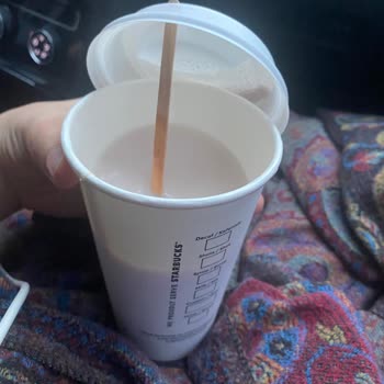 Opet Starbucks Otomatı Üzerinde Yarım Dolu Ve Lezzetsiz İçecekler İçin 420 TL İade Talebi