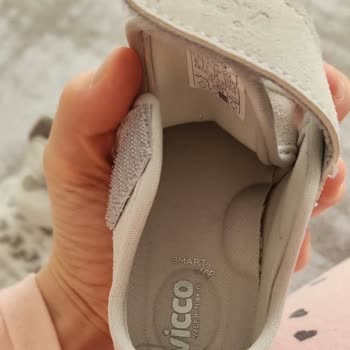 Uygun Olmayan Tabanlık Gönderimi Bebek Ayakkabısında Güven Sorunu