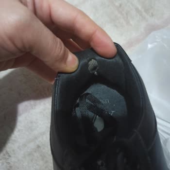 FLO Mağazasının Kullanıcı Hatası İddiası Karşısında Deforme Olmuş Ayakkabı