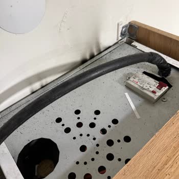 Explosion und Rauchentwicklung bei Termodinamik elektrischem Heizkessel ohne schnelle Hilfe