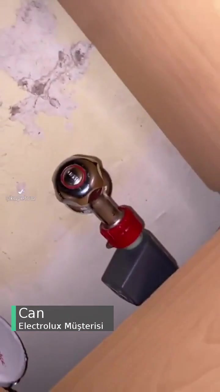 Electrolux Bulaşık Makinesinde Su Kaçağı videonun kapak resmi