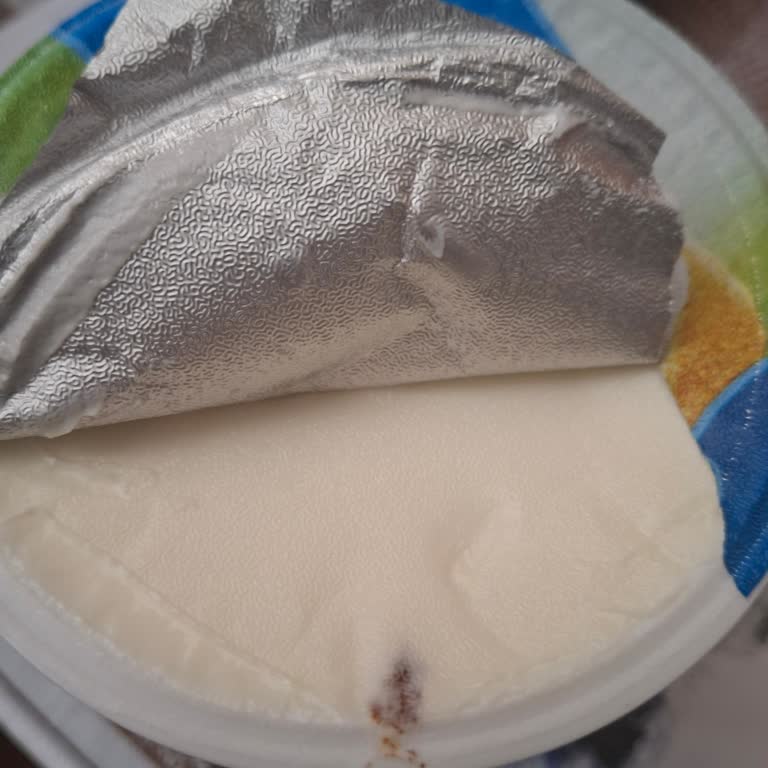 Teksüt Krem Peyniri İçinde Süresi Dolmadan Görülen Küf Ve Sağlık Endişesi