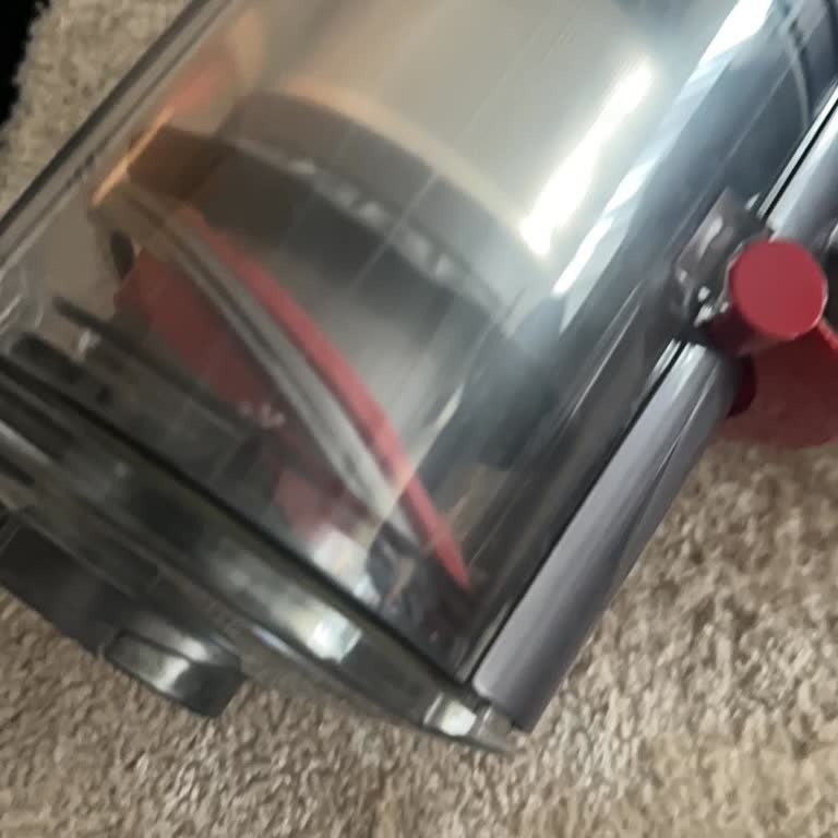 Dyson V12 Çöp Haznesi Contası Çıktı: Ücretsiz Değişim Talebi