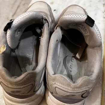 Garanti Süresine Rağmen Ayakkabının İç Astarı Çabuk Yırtıldı Ve Mağaza Çözüm Sunmadı