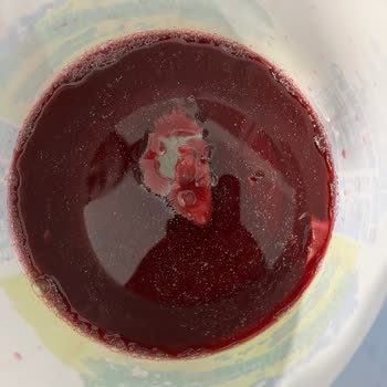 Dimes Sour Cherry Drink'ta Tarih Geçmemiş Olmasına Rağmen Küflü Ve Bozulmuş Ürün