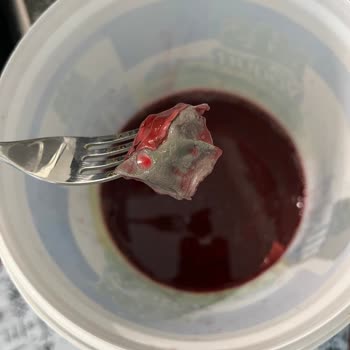 Dimes Sour Cherry Drink'ta Tarih Geçmemiş Olmasına Rağmen Küflü Ve Bozulmuş Ürün