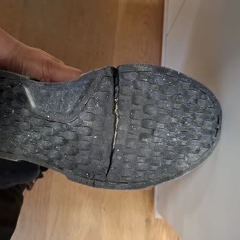 Valmenti Kışlık Ayakkabının Tabanda Çatlaması Ve Çözüm Talebi