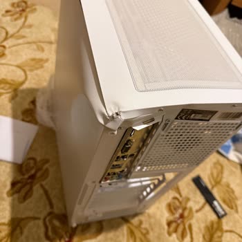 Ordenador entregado con caja rota por UPS, exijo reembolso