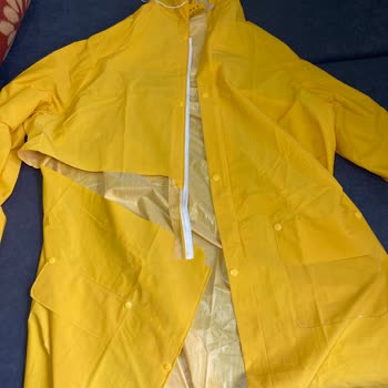 Bauhaus’ta Satın Alınan Yağmurluk Hemen Yırtıldı Ve İade Talebi Reddedildi