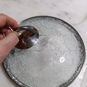 Korkmaz Çelik Omlet Setinin Cam Kapağı Garantili Olarak Patladı