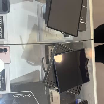 Mağazadan Telefon Kutusu Açıldı Ve Zorunlu Kuruldu