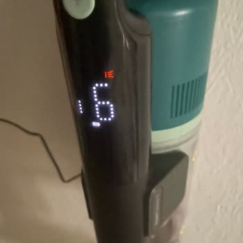 Philips 6000 Series Aqua Şarjlı Dikey Süpürge Kırmızı Işık Sorunu Ve Yardım Talebi