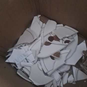 Cam Ürünler Paramparça Teslim Edildi, PTT Kargo Yardımcı Olmadı