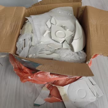 Cam Ürünler Paramparça Teslim Edildi, PTT Kargo Yardımcı Olmadı