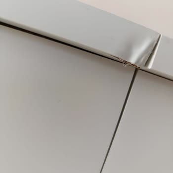 IKEA Yemek Masasında Çatlak Ve Ezik Parçalar İçin Çözüm Bekliyorum