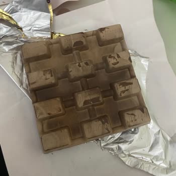 Kare Çikolatalarının İçindeki Renkli Şüpheli Madde Şikayeti