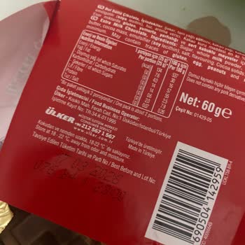 Kare Çikolatalarının İçindeki Renkli Şüpheli Madde Şikayeti