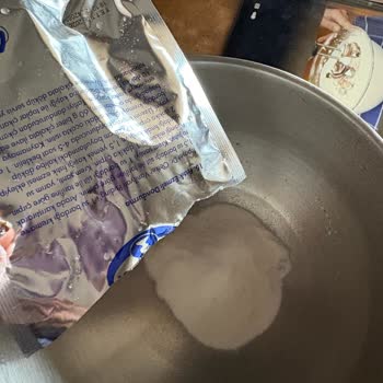 Dr. Oetker Krem Şantide Tanımlanamayan Cisim