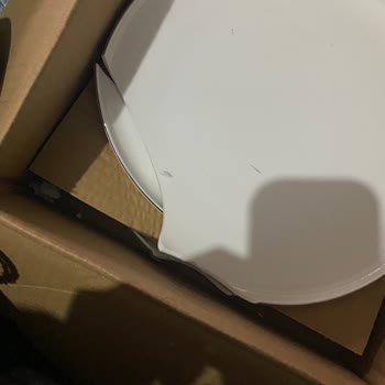 Madame Coco'dan Gelen Yemek Takımında Kırık Tabaklar