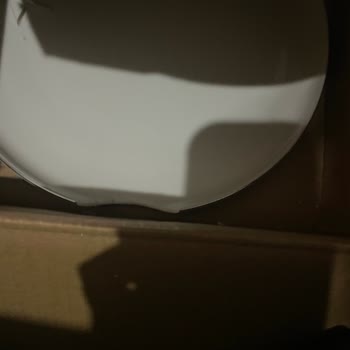 Madame Coco'dan Gelen Yemek Takımında Kırık Tabaklar