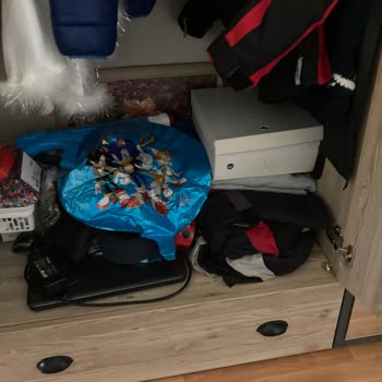 Kelebek Mobilya Çocuk Dolabında Patlak, Müşteri Hatası İddiası Ve Ücret Talebi