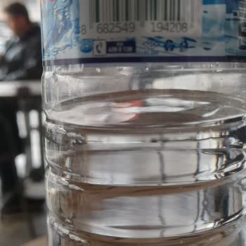Şelale Su Paketi İçindeki Plastik Parçalar Sağlık Açısından Tehlikeli