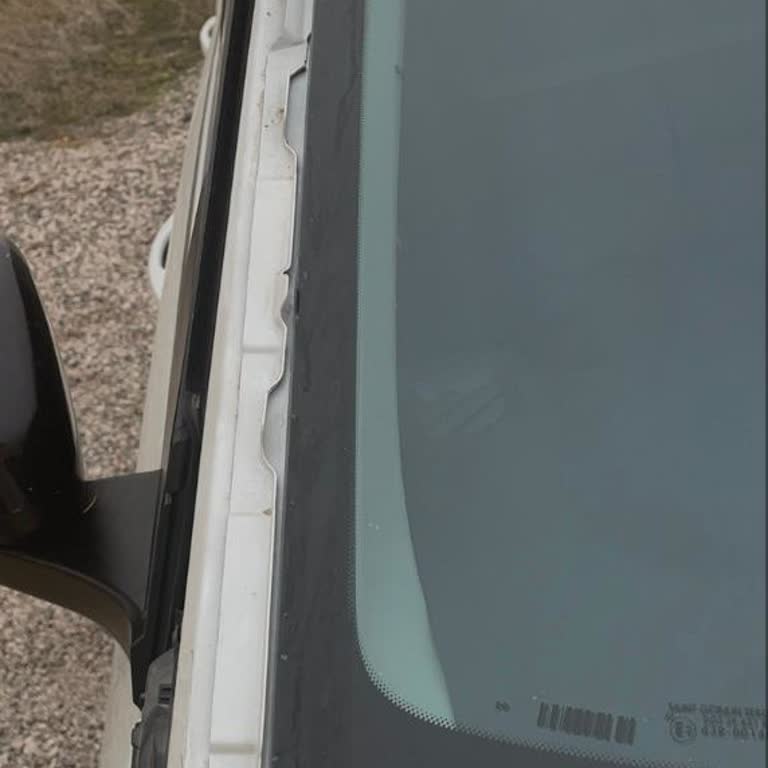 Citroen Ön Sağ Cam Parçasının Yolda Uçması Ve Garanti Reddi