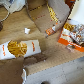Popeyes Bornova Şubesinde Eksik Ve Soğuk Sipariş Şikayeti