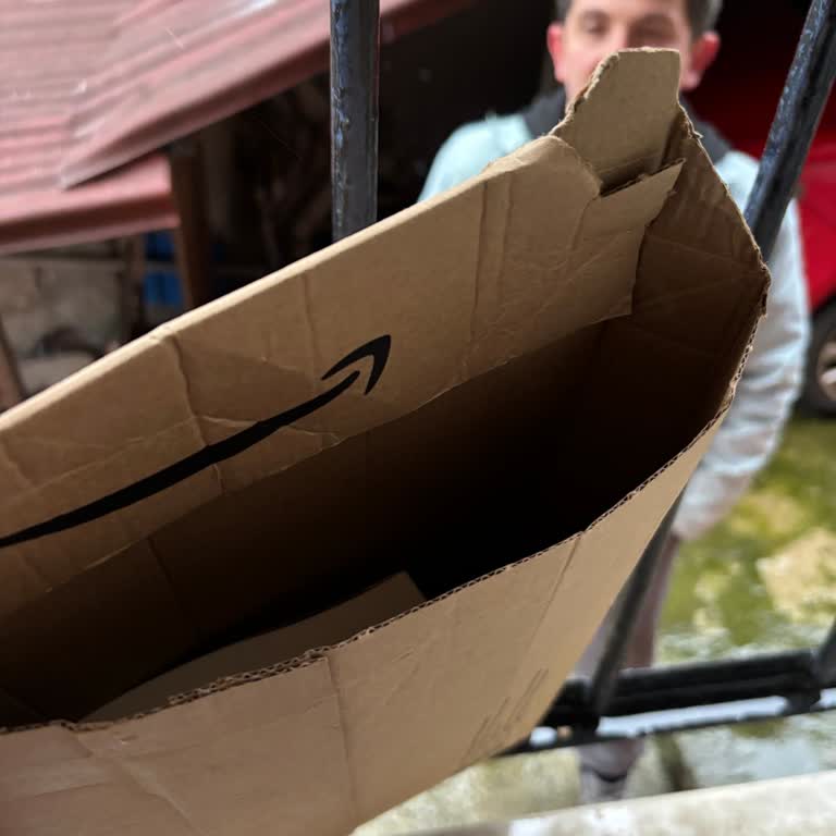 Açılmış Kargo Kutusunda Kalem Eksik, Kitap Hasarlı