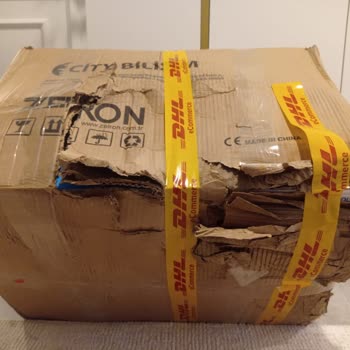 DHL Teslimatında Islak Ve Parçalanmış Kargo Kutusu, Ürün Hasarı Ve İade Talebi