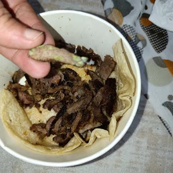 Köfteci Yusuf Şubesinde Yeşile Dönmüş Dönerde Hijyen Endişesi