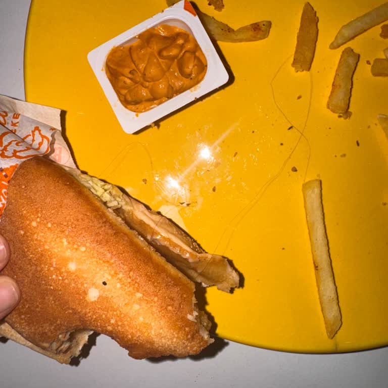 Popeyes Burgerde Saç Keşfi Ve İade Talebi