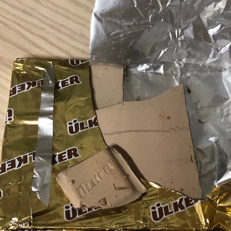 Erzurum'da Ülker Çikolatası Bembeyaz Çıktı, Güvenimiz Sarsıldı