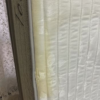 İlk Teslimde Islak Ve Lekeli Yatak Ücretsiz Değişim Talebi