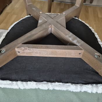 Kelebek Mobilya'dan Kusurlu Sandalyeler Ve Cevapsız Servis