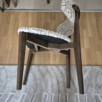 Kelebek Mobilya'dan Kusurlu Sandalyeler Ve Cevapsız Servis